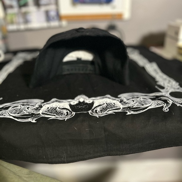 Clean culture snap back. One size. Like new. - Picture 3 of 3